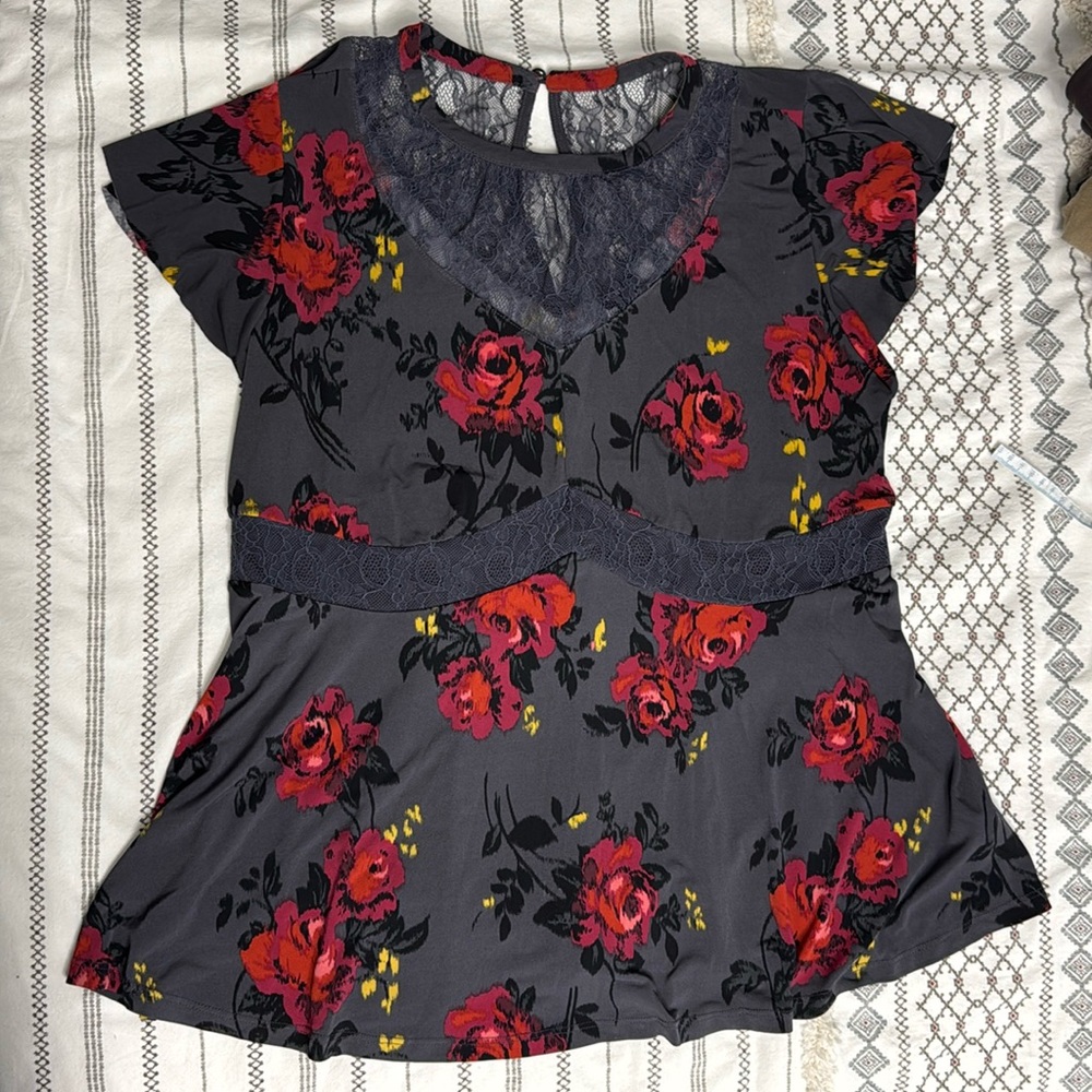 Torrid cap sleeve blouse sz 2